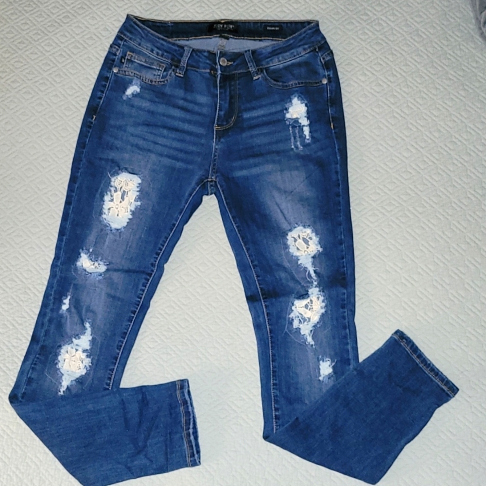 Distressed Skinny Fit Judy Blue jeans with lace lining size 7/28